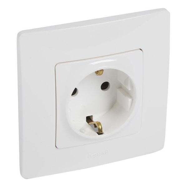 КОНТАКТ ШУКО 16A ЦВЯТ БЯЛ ВЪВ БЛИСТЕР С РАМКА NILOE LEGRAND