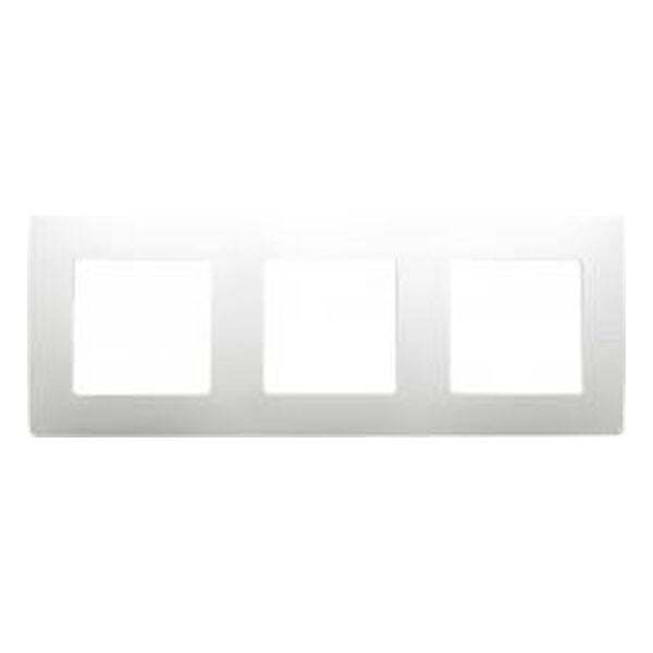 РАМКА 3Х ЦВЯТ БЯЛ В БЛИСТЕР NILOE LEGRAND