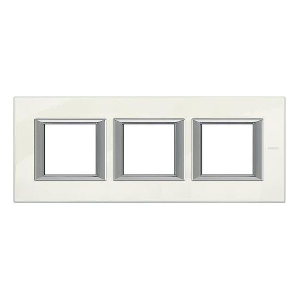 BTICINO - HA4802M3HBG ТРОЙНА РАМКА 3Х2М БЯЛ ЛИМОНИТ ЛАКИРАНА МЕТАЛНА ПРАВОЪГЪЛНА AXOLUTE